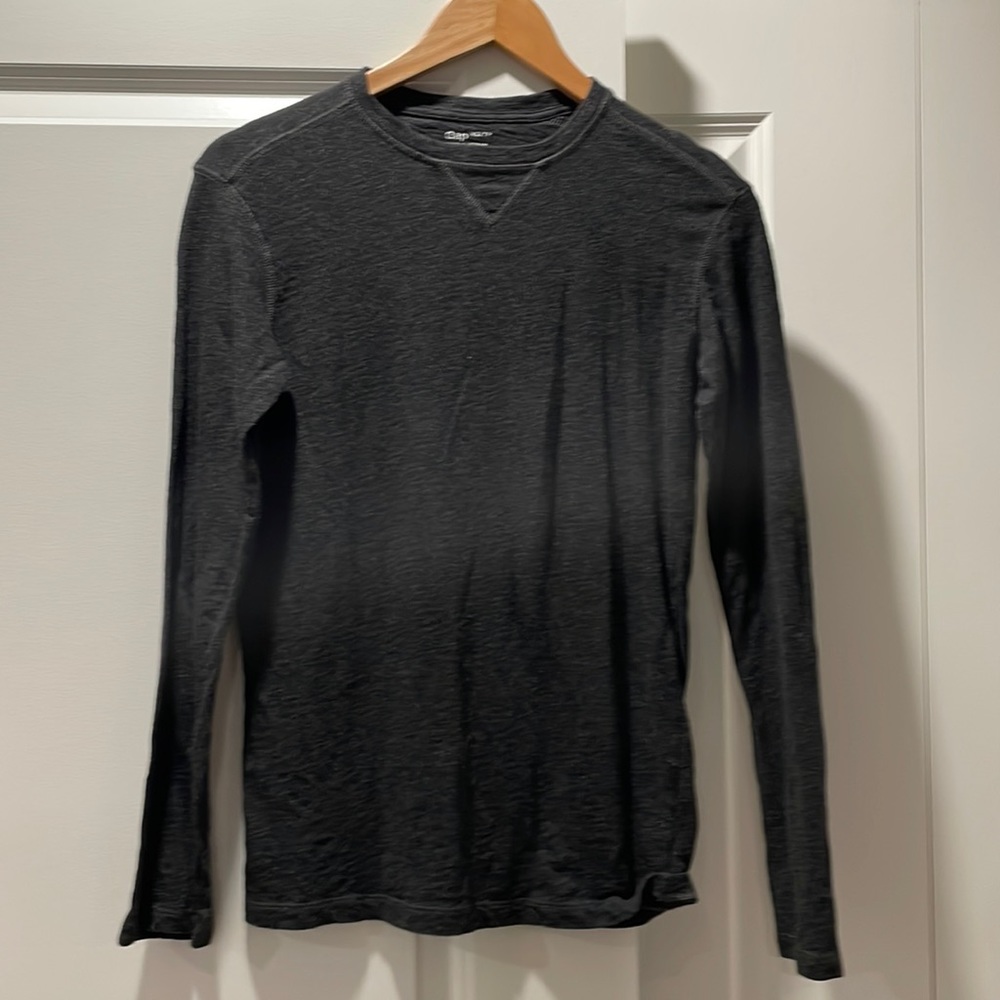Soft gap long sleeved crew neck grey